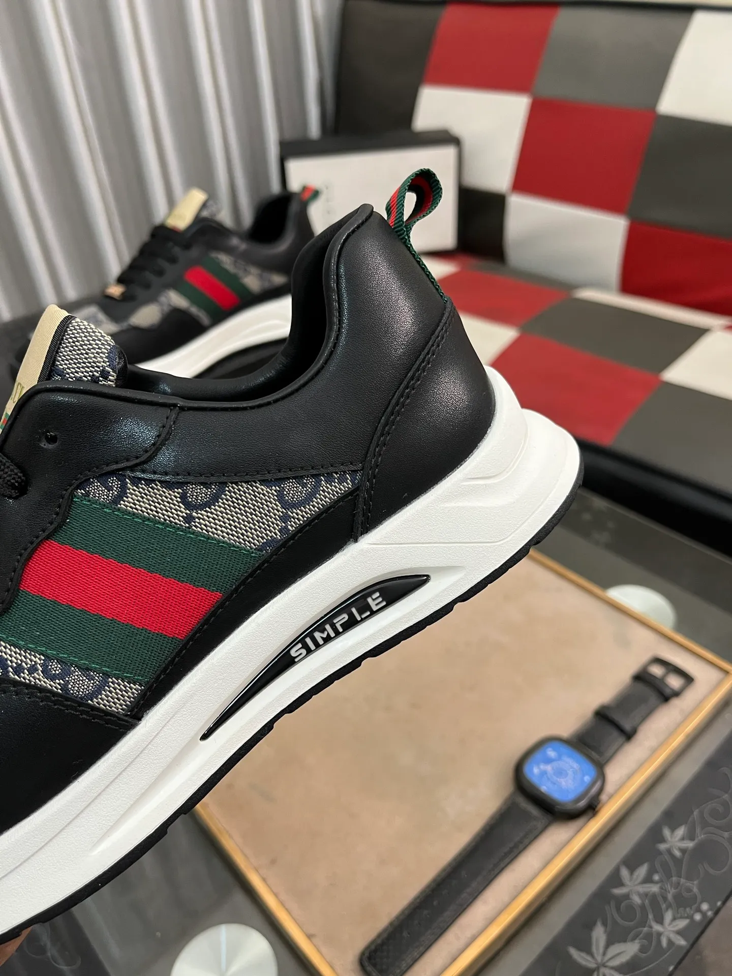 Men's shoes💰420⌚️⌚️[GUCCI] Gucci men's casual shoes are absolutely popular🔥The ultimate matching item for trendy men! The charm of super texture is unstoppable. This is the main recommendation. The upper is made of high-quality cowhide, with pig lining feet and wear-resistant rubber sole. It is noble and elegant! Extremely comfortable🎁🎁You can be as handsome as you want💪 Size 38-44! 2️⃣colors available